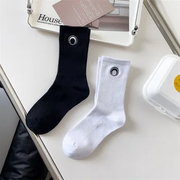 Новые Хлопчатобумажные женские носки с вышивкой Moon, Индивидуальность, Harajuku, Черный, Белый, Спортивный, Для скейтборда, Вязаные Повседневные Модные Носки