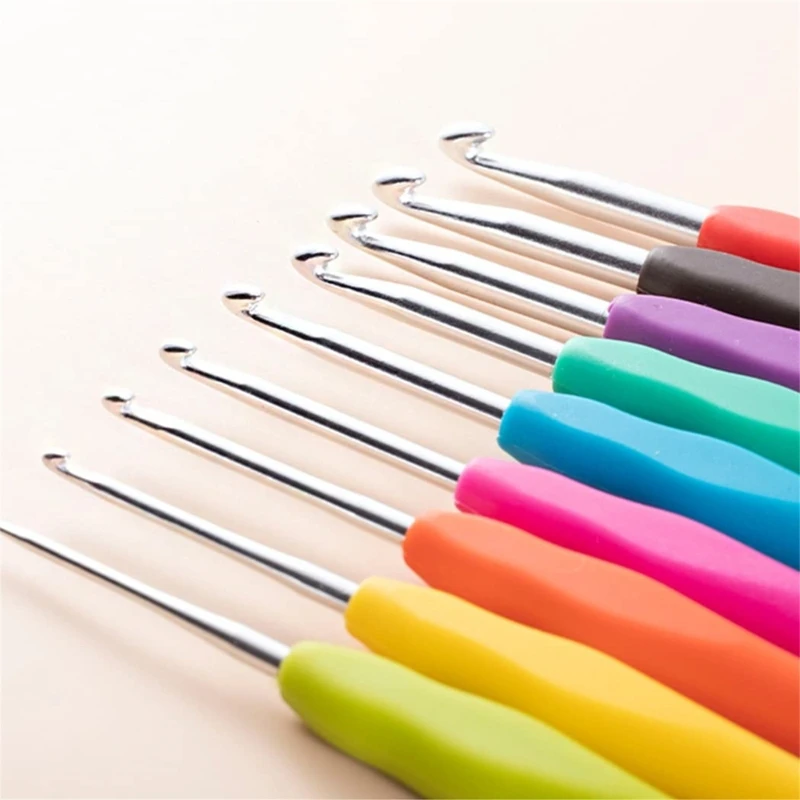 Набор из 37 предметов для вязания крючком с силиконовыми ручками и алюминиевыми крючками Идеально подходит для самостоятельного вязания и шитья . ' - ' . 3